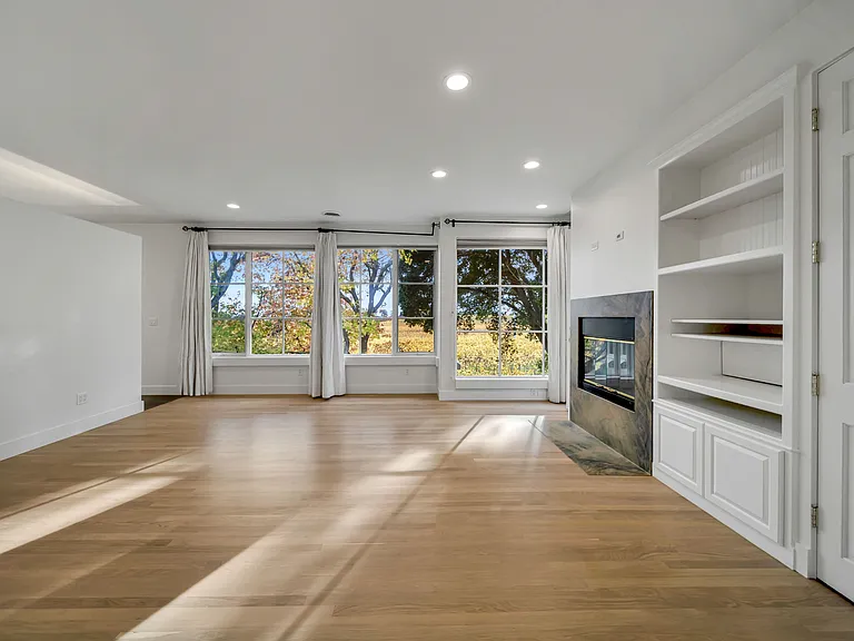 1041 Las Amigas Rd — Photo 15