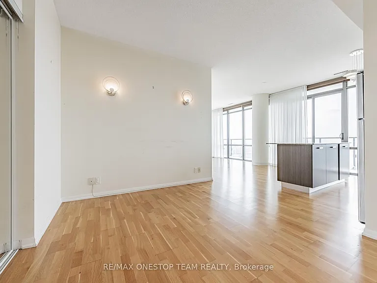 832 Bay St #4110 — Photo 4
