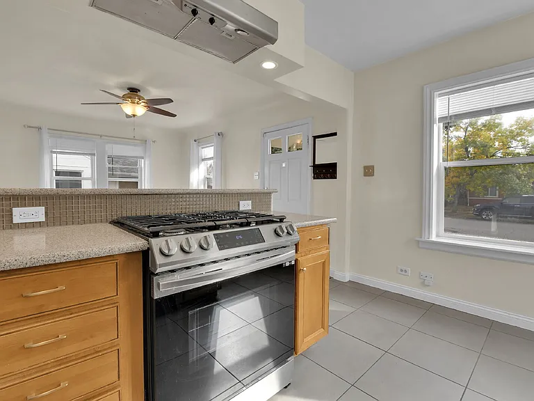 2245 S Franklin St — Photo 24