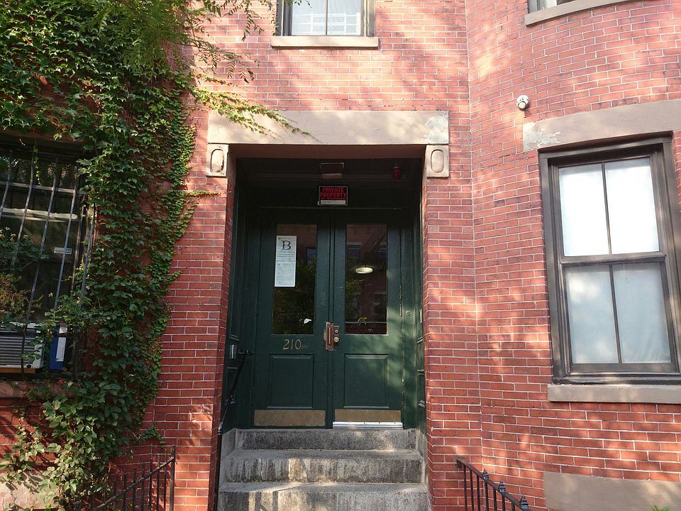 2nd image of 210 Northampton St APT A