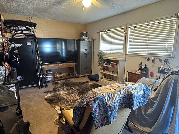 2nd image of 315 E Oak St