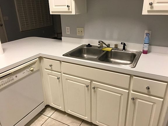 3rd image of 7358 Peterson Ln