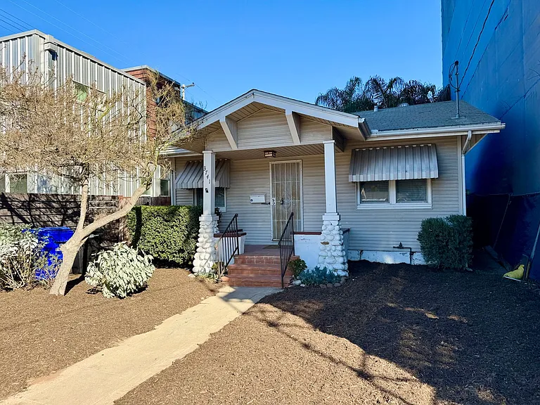3741 10th Ave — Photo 1