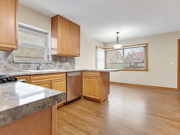 5th image of 2931 N 76th Ave