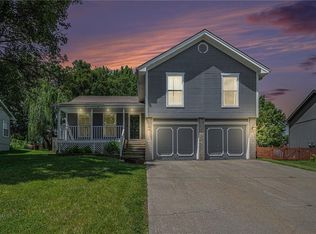 412 Fletcher Dr, Smithville, MO 64089
