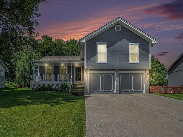 412 Fletcher Dr, Smithville, MO 64089