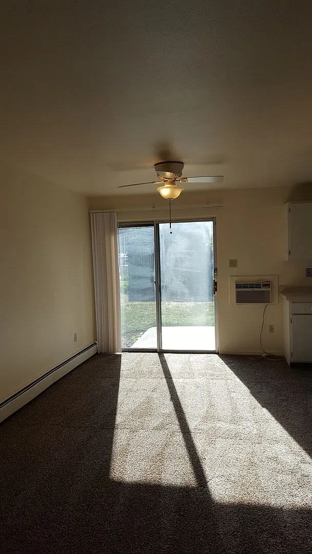 Charming Condo with Spacious Layout Move-In Mid-August — Photo 2