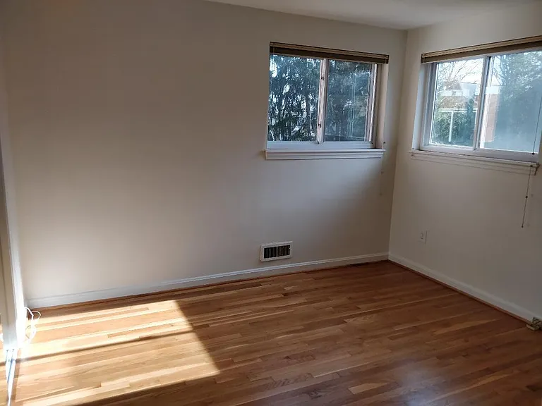 5311 Sangamore Rd — Photo 7