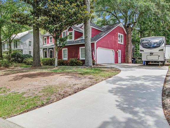 3rd image of 102 Seven Oaks Ln