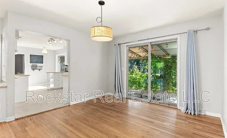 1110 E 28th Ave — Photo 22