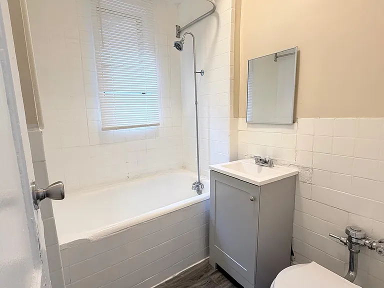 18 Kensington Ave #18E — Photo 3