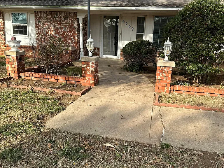 6209 NW 83rd St — Photo 3