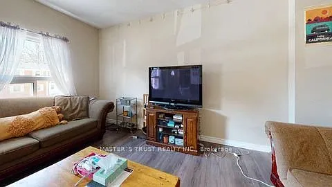 226 Westcourt Pl — Photo 3