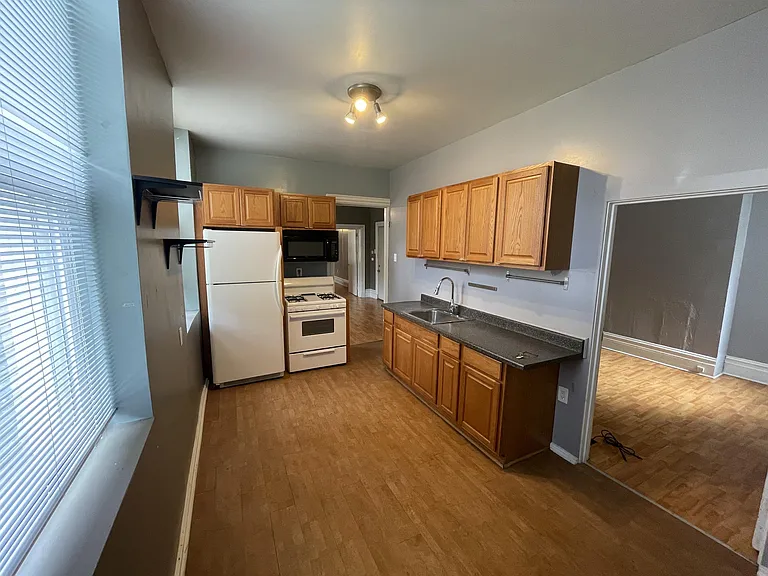 912 Ivy St #1 — Photo 4