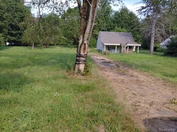 5090 Jackson Rd, Flint, MI 48506