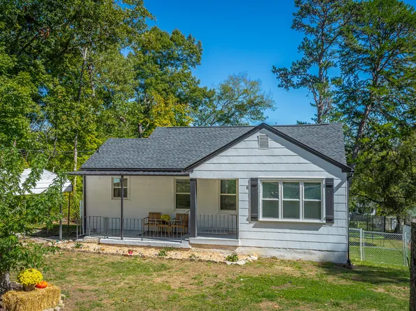 208 Woodlawn Dr, Rossville, GA 30741