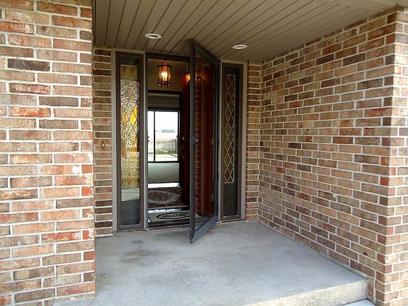 3rd image of 124 Mallard Dr
