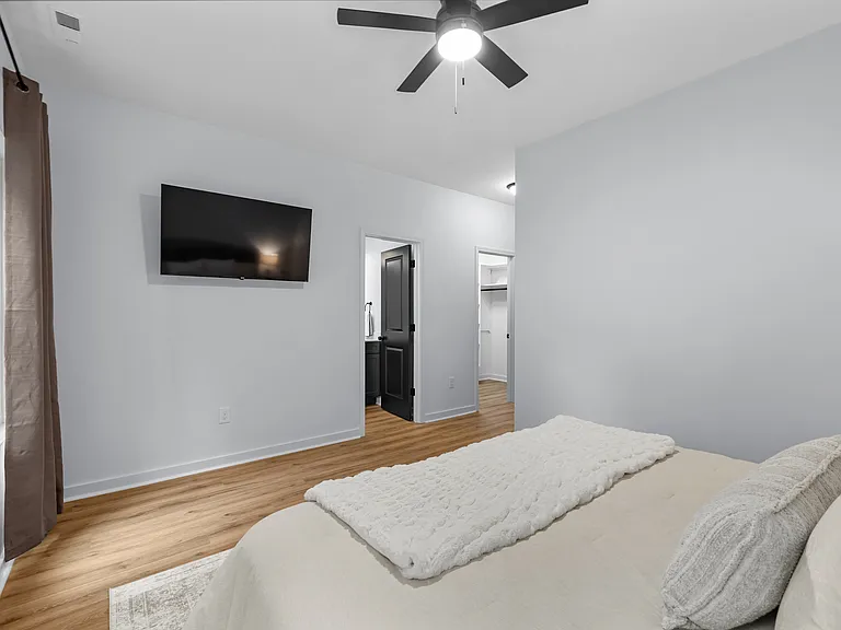731 Clarinda St — Photo 10