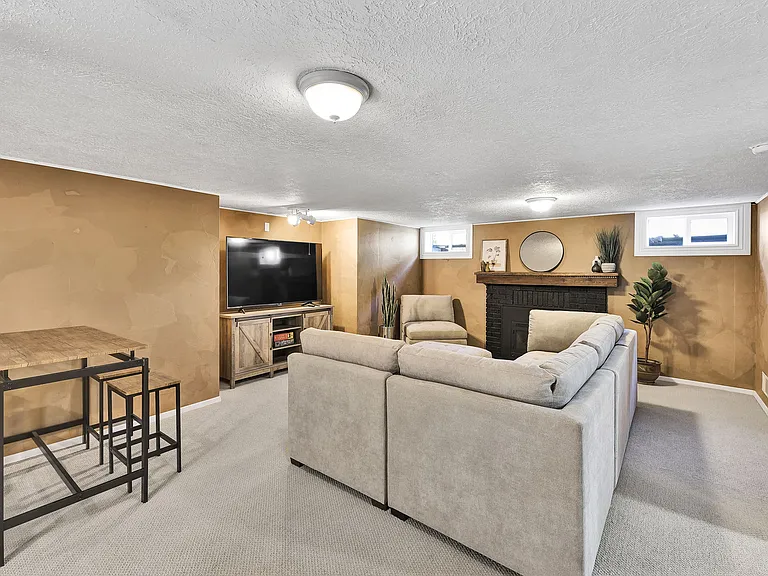 2306 W Madison Ave — Photo 34