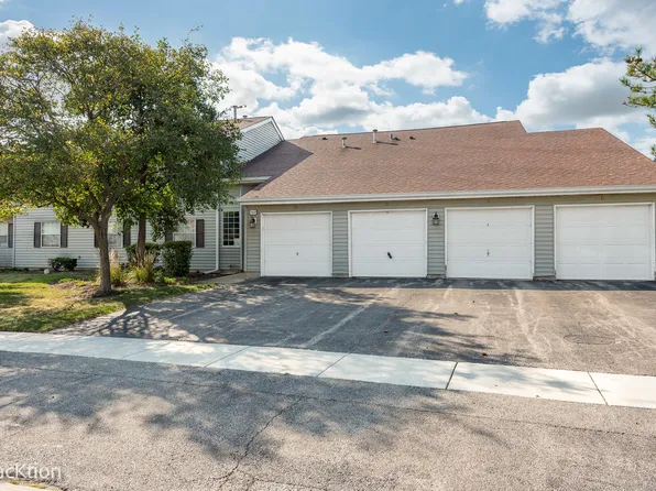 109 Gant Cir APT G, Streamwood, IL 60107