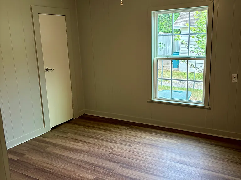 219 N Woods St — Photo 5