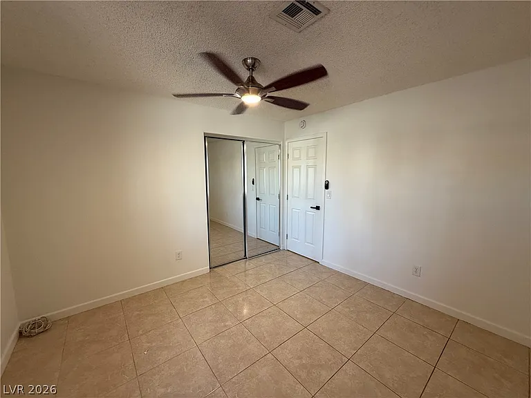 488 Chelsea Dr — Photo 8