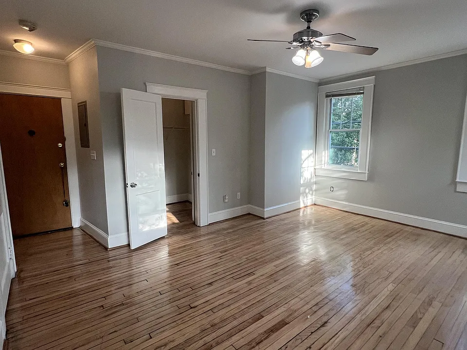 734 Argonne Ave NE