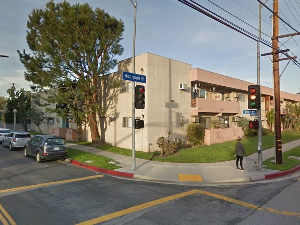 2nd image of 11255 Moorpark St