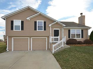 403 NE 193rd St, Smithville, MO 64089