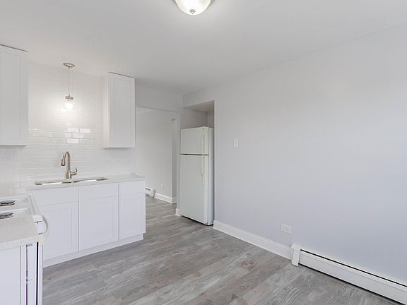 4th image of 9825 El Cameno Ln #2W