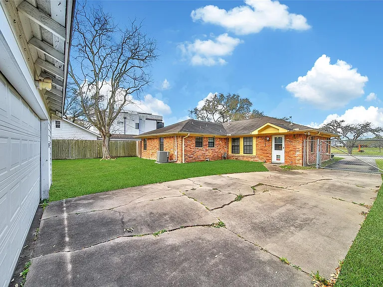 3315 S Braeswood Blvd — Photo 5