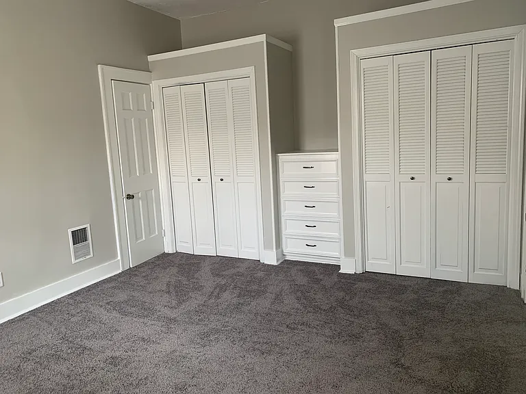 1102 W Berry St #3 — Photo 6