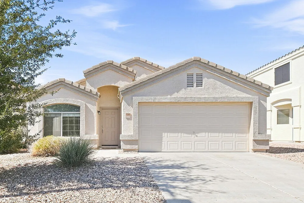 3 bed, 2.0 bath, 1681 sqft, $2,100 — Photo 1