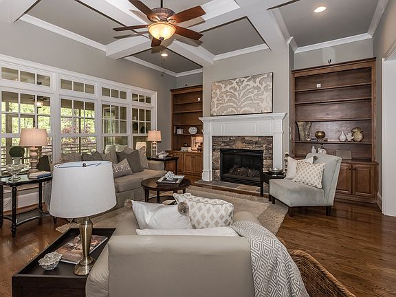 5th image of 125 Seabury Dr
