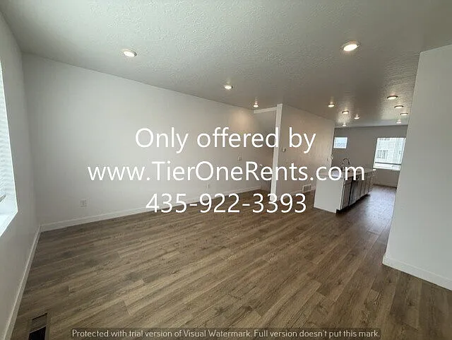 958 E Drifter Ln — Photo 3