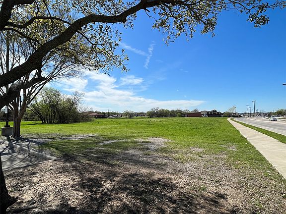 3rd image of 2700 Motley Dr