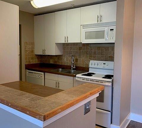 5th image of 2937 Winkler Ave APT 1219