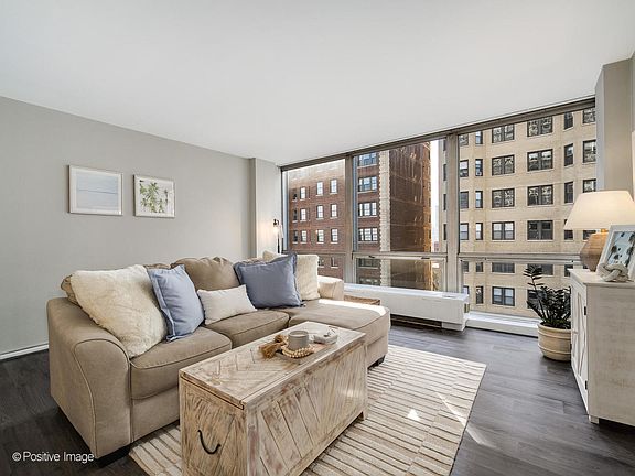 2nd image of 2400 N Lakeview Ave APT 1008
