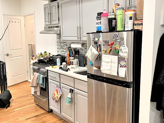4th image of 525 E 5th St APT 1R