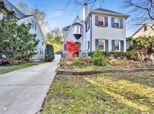 141 Gage Rd, Riverside, IL 60546