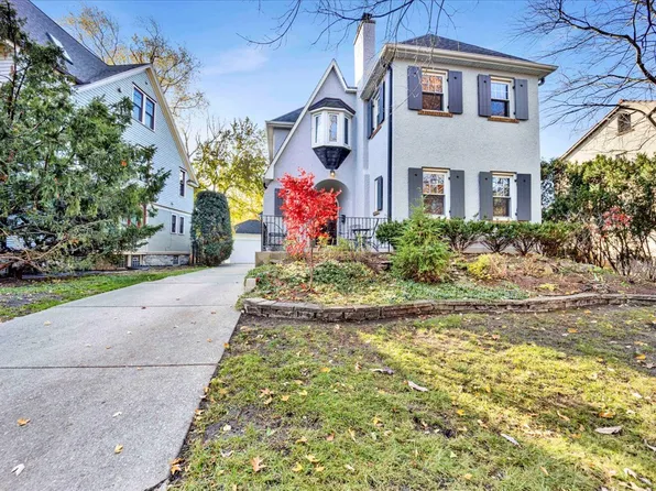 141 Gage Rd, Riverside, IL 60546
