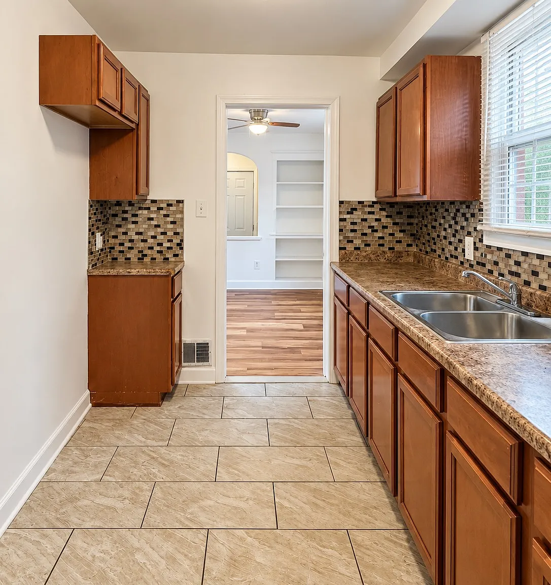 3 bed, 1023 sqft, $1,400 — Photo 4