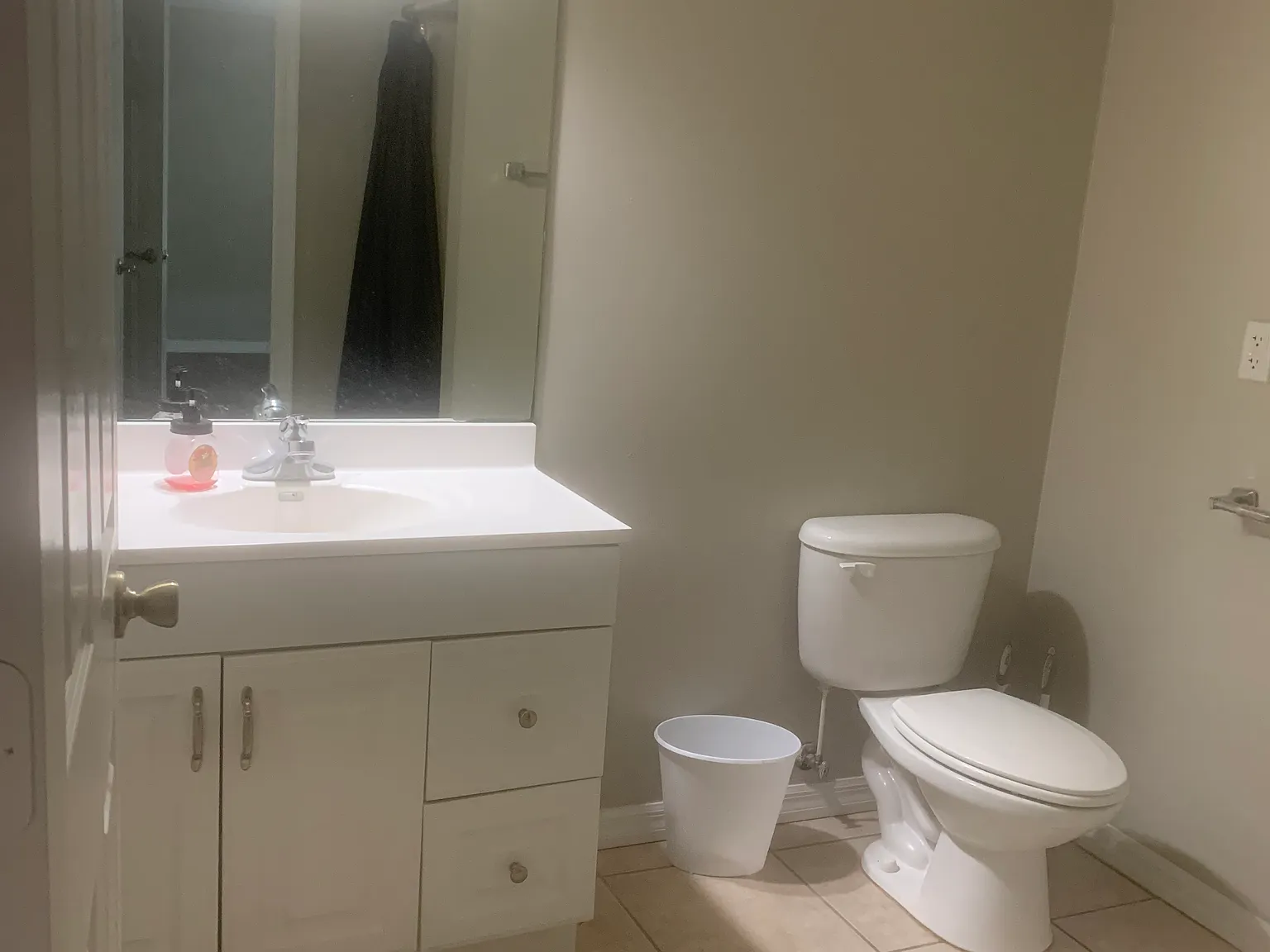 1 bed, 850 sqft, $1,000 — Photo 3
