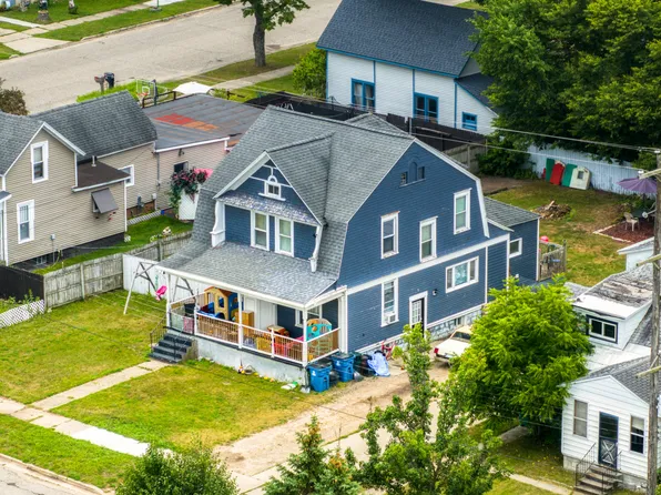 211 N Pine St, Evart, MI 49631
