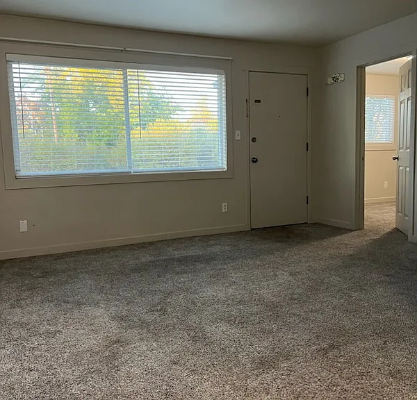 243 Marion Ln #B — Photo 3