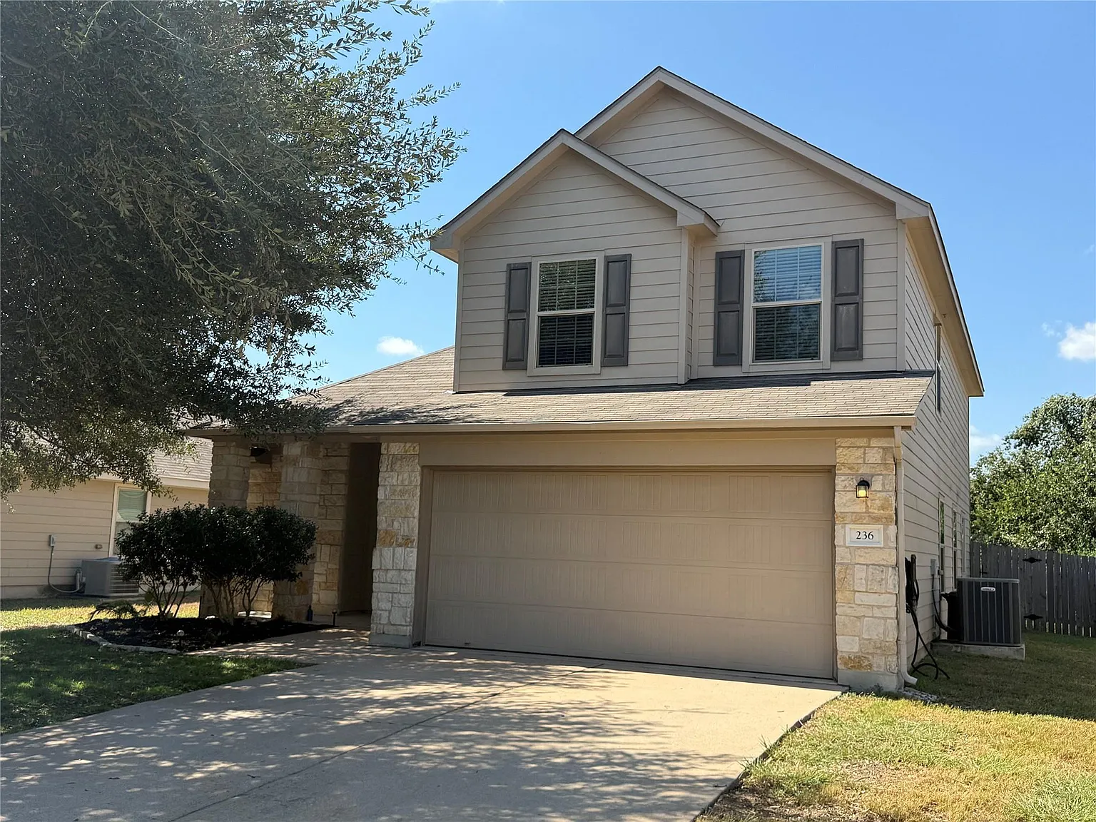 4 bed, 2.5 bath, 2285 sqft, $2,100 — Photo 1
