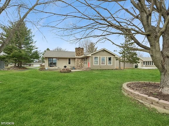 3rd image of 9761 Squire Ln