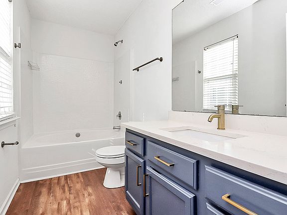 2nd image of 5028 Silabert Ave #1