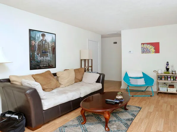 1352 Royalty Court, 1352 Royalty Ct #2B-1Ba-732Sqft, Lexington, KY 40504