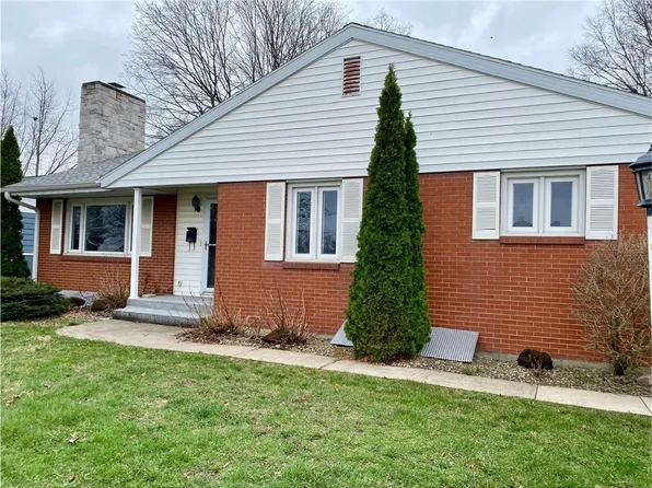 111 Charleston Ave, Mattoon, IL 61938